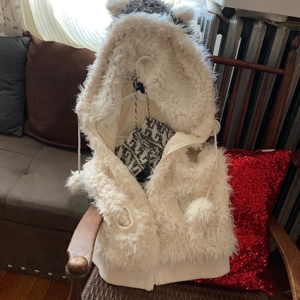 Hey I have a faux fur vest with knitted mittens